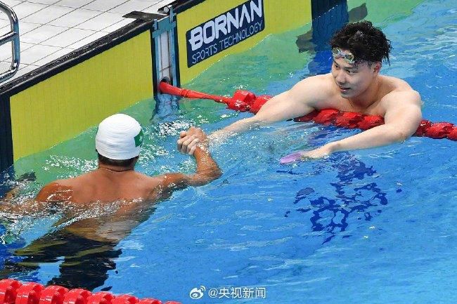 这些企业不仅承载着众多历史，也同样助力新中国成立70周年之际，借由电影《我和我的祖国》，用普通人的史诗，唤醒全球华人深埋心中的共同记忆